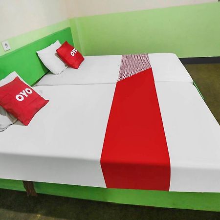 Oyo 90825 Hotel Lizha 2 Samarinda Bagian luar foto