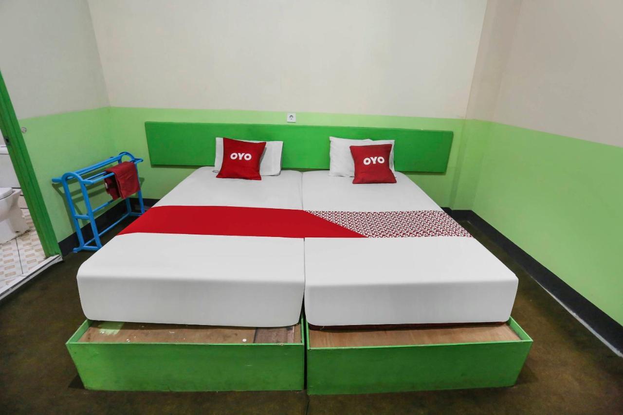 Oyo 90825 Hotel Lizha 2 Samarinda Bagian luar foto