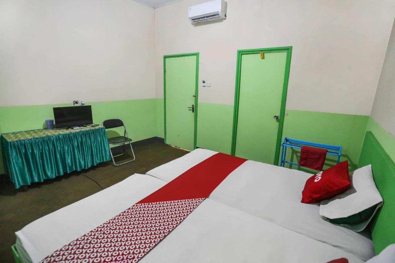 Oyo 90825 Hotel Lizha 2 Samarinda Bagian luar foto
