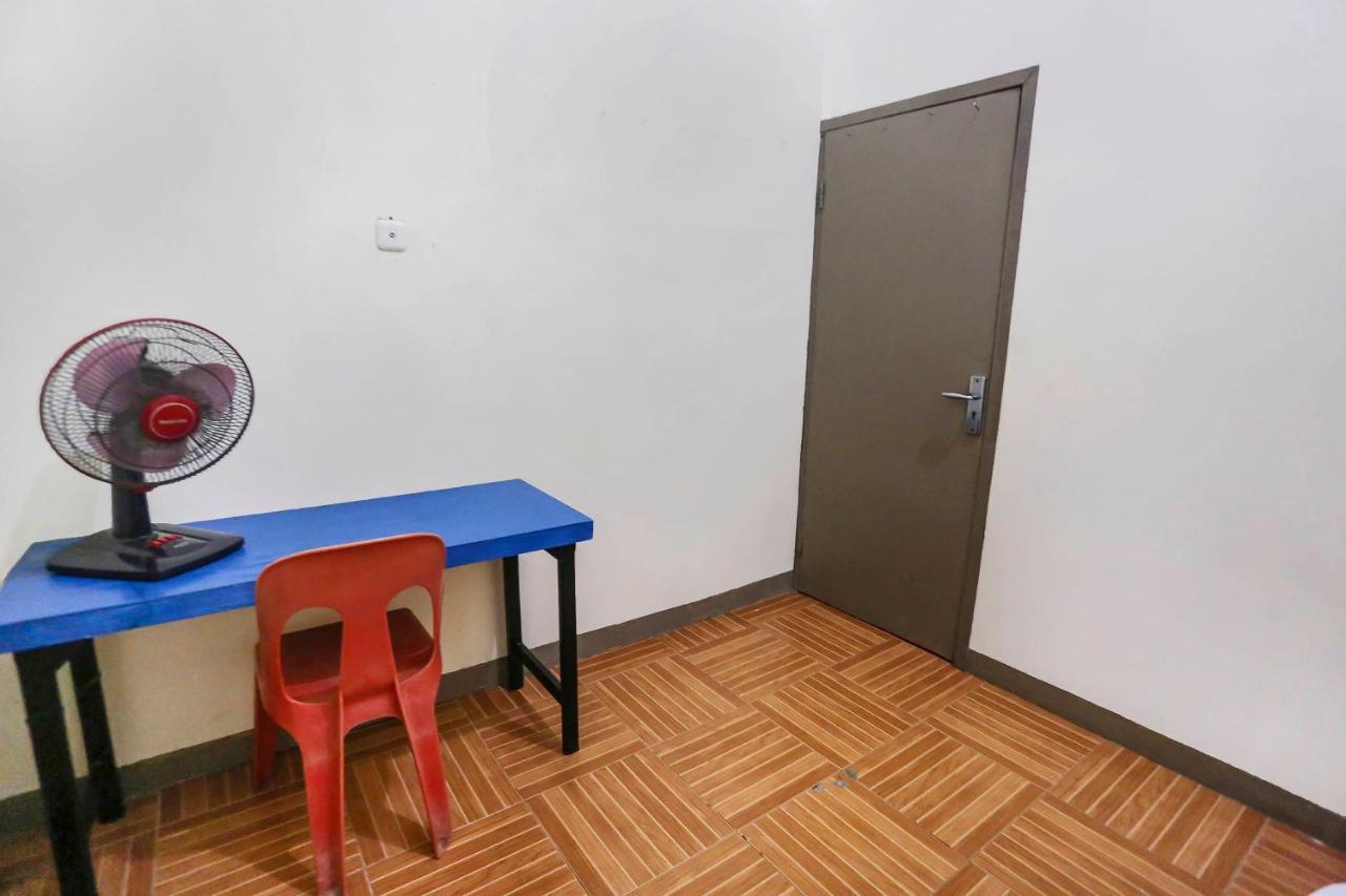 Oyo 90825 Hotel Lizha 2 Samarinda Bagian luar foto