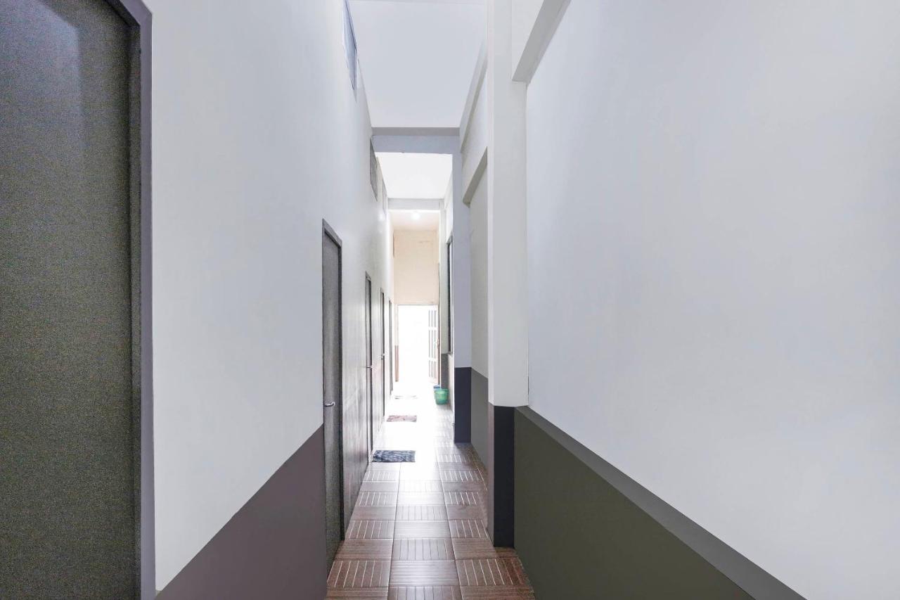 Oyo 90825 Hotel Lizha 2 Samarinda Bagian luar foto