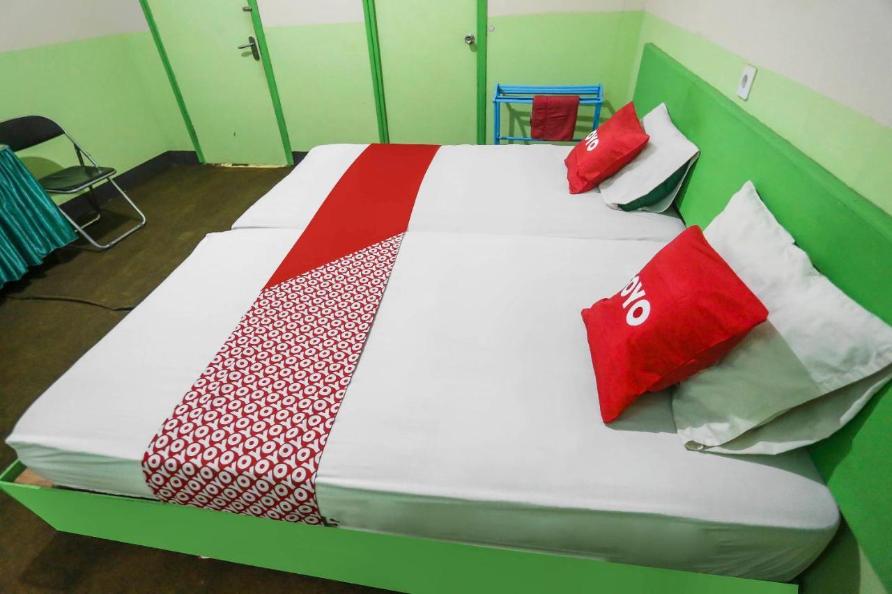 Oyo 90825 Hotel Lizha 2 Samarinda Bagian luar foto