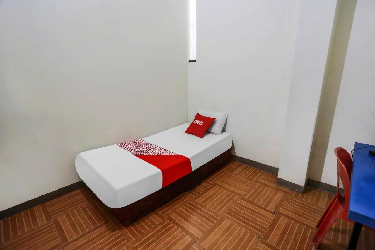 Oyo 90825 Hotel Lizha 2 Samarinda Bagian luar foto