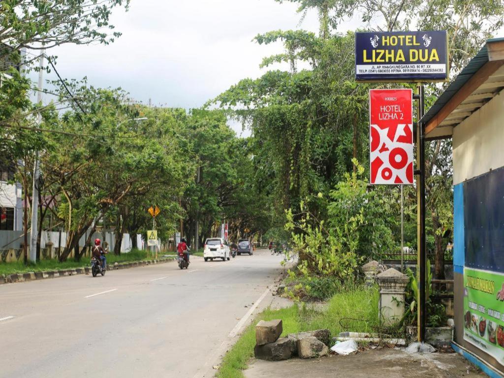 Oyo 90825 Hotel Lizha 2 Samarinda Bagian luar foto