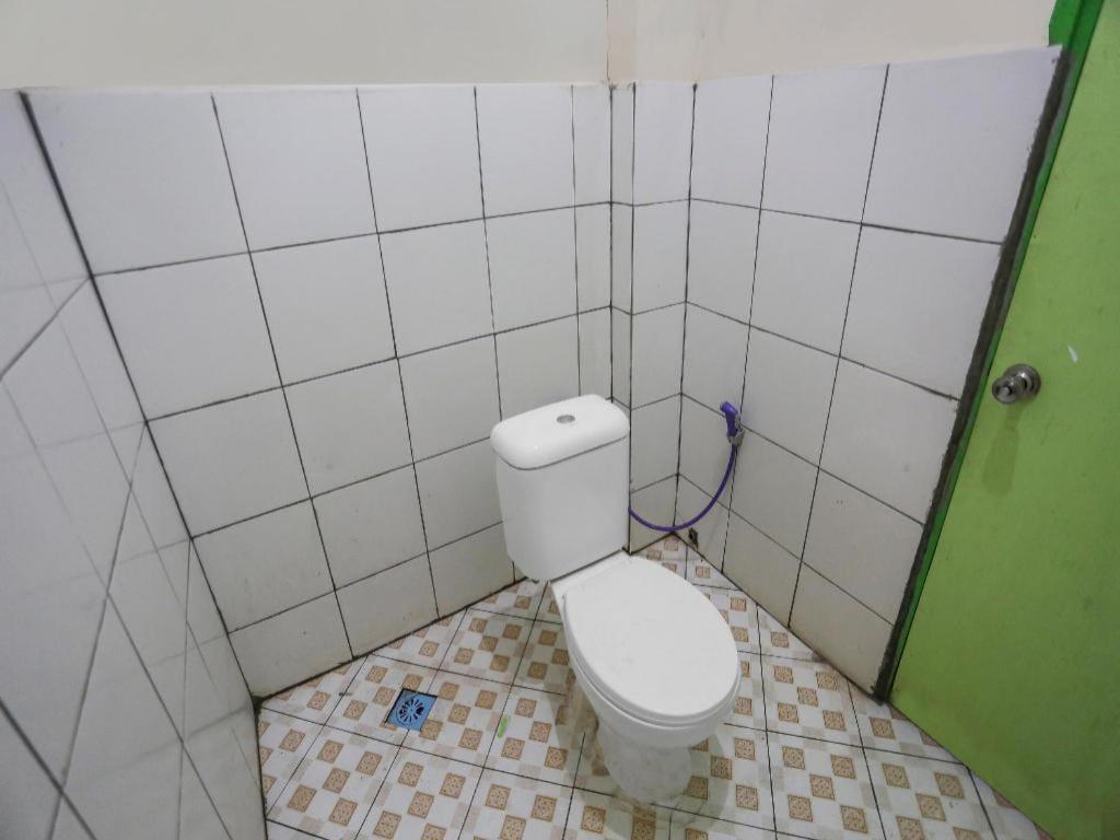 Oyo 90825 Hotel Lizha 2 Samarinda Bagian luar foto