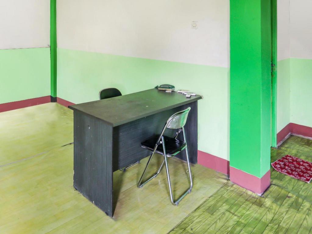 Oyo 90825 Hotel Lizha 2 Samarinda Bagian luar foto