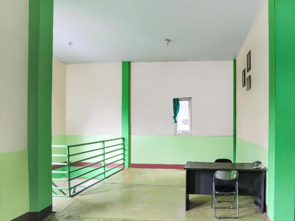 Oyo 90825 Hotel Lizha 2 Samarinda Bagian luar foto
